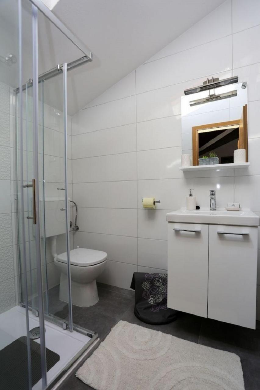Apartment Aldica Supetar Buitenkant foto